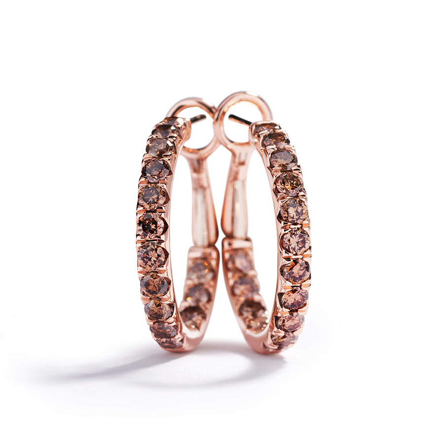 Copenhagen Classic creoler i 18 kt. rosaguld prydet med  30 champagnefarvede C5/VS-SI brillanter, i alt 1,62 ct.    