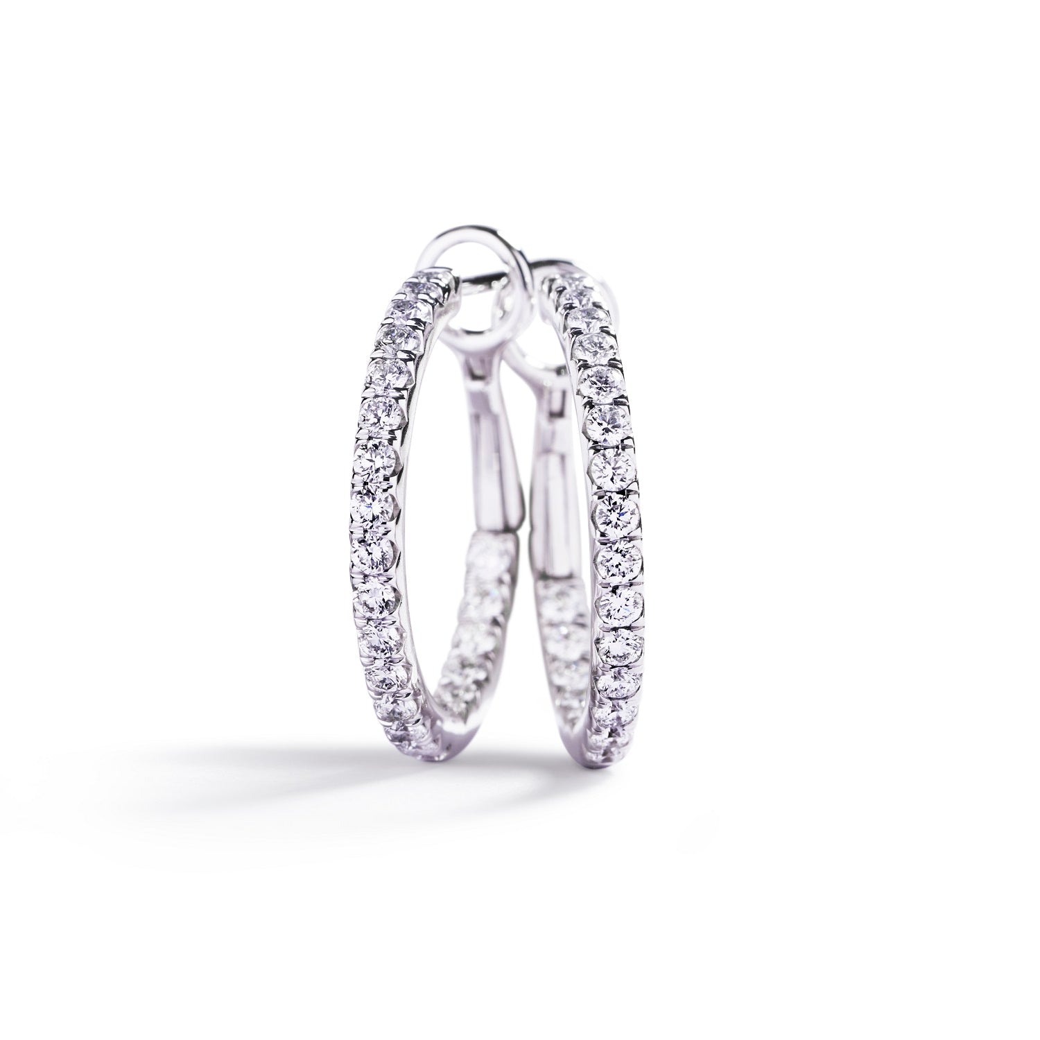Copenhagen Classic diamant creoler fra Hartmann's i 18 kt. hvidguld med 0,91 ct. brillanter
