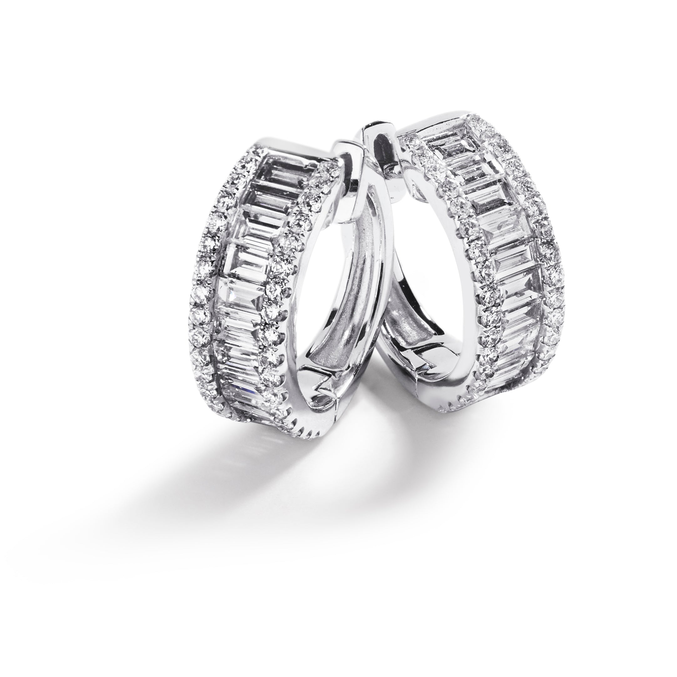 Diamant creoler med 0,80 ct. baguetteslebne diamanter og 0,32 ct. brilllanter