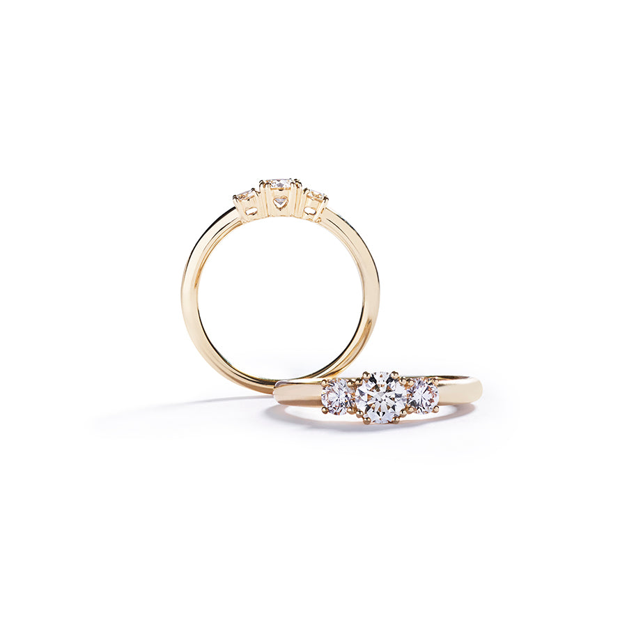 "Copenhagen Love" 3-stens ring i 18 kt. gulguld med 0,50 ct. brillant