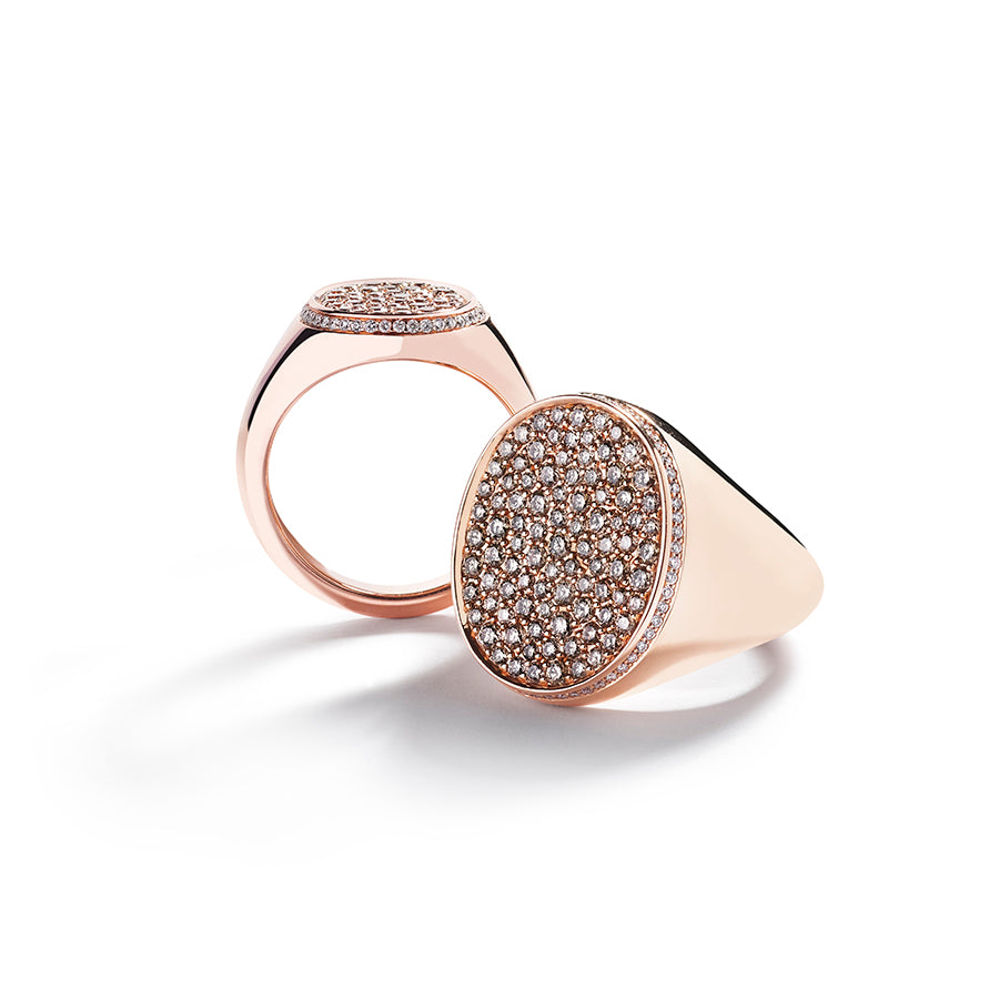 Signatur signetring med 0,92 ct. Champagne brillanter