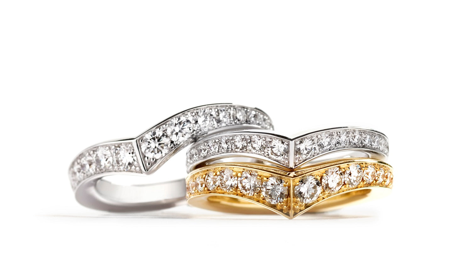 Hartmann's Signatur Wavering i 18 kt. hvidguld prydet med 20 Top Wesselton/VVS-VS brillanter, i alt 0,42 ct. 