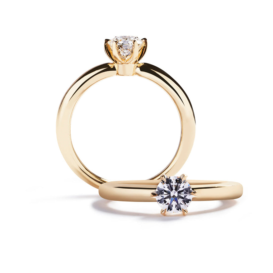”Copenhagen Star” solitairering i 18 kt. gulguld prydet med 0,52 ct. Top Wesselton(G)/VS1 brillant. GIA certifikat inkluderet.