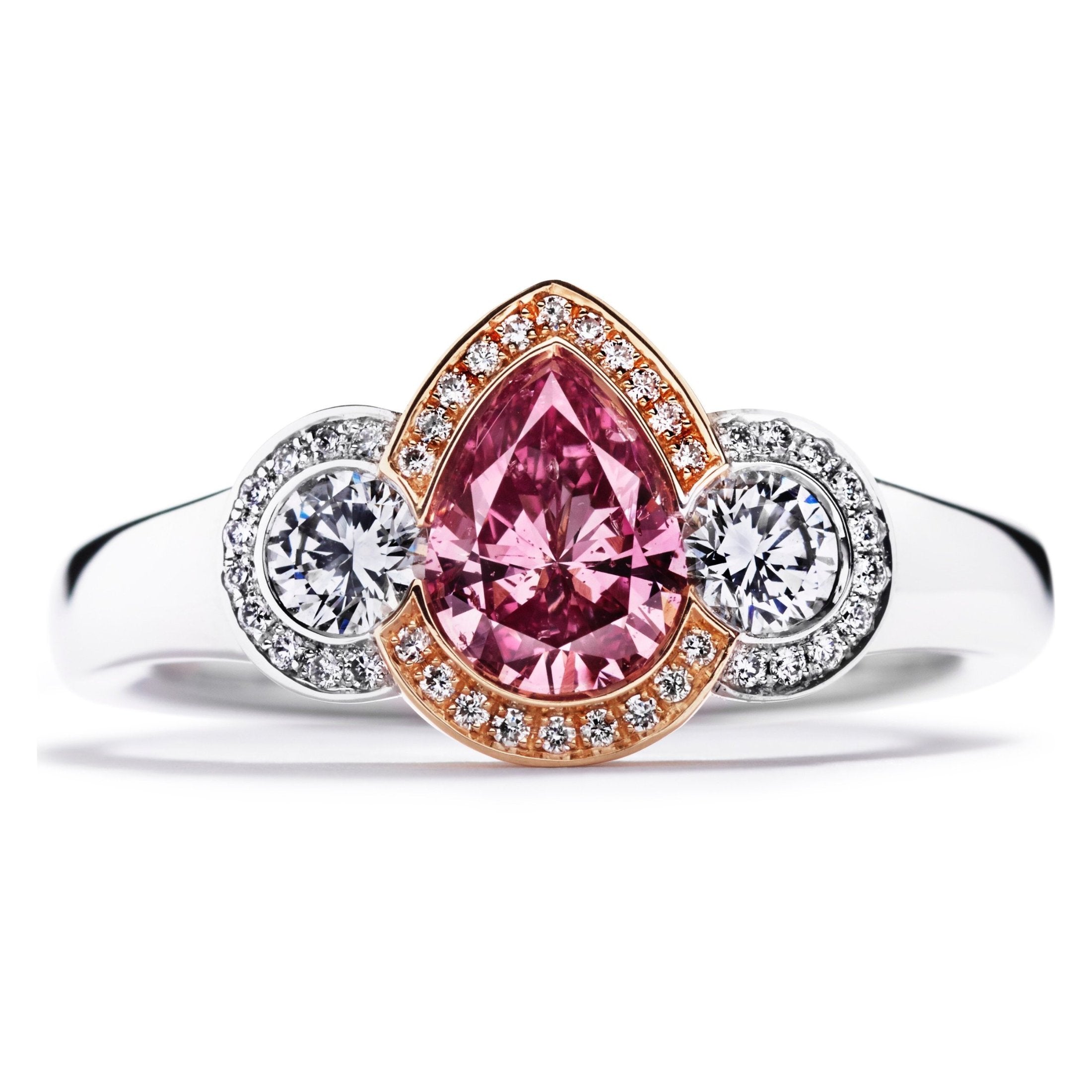 Diamantring med 0,68 ct. Argyle Pink dråbesleben diamant