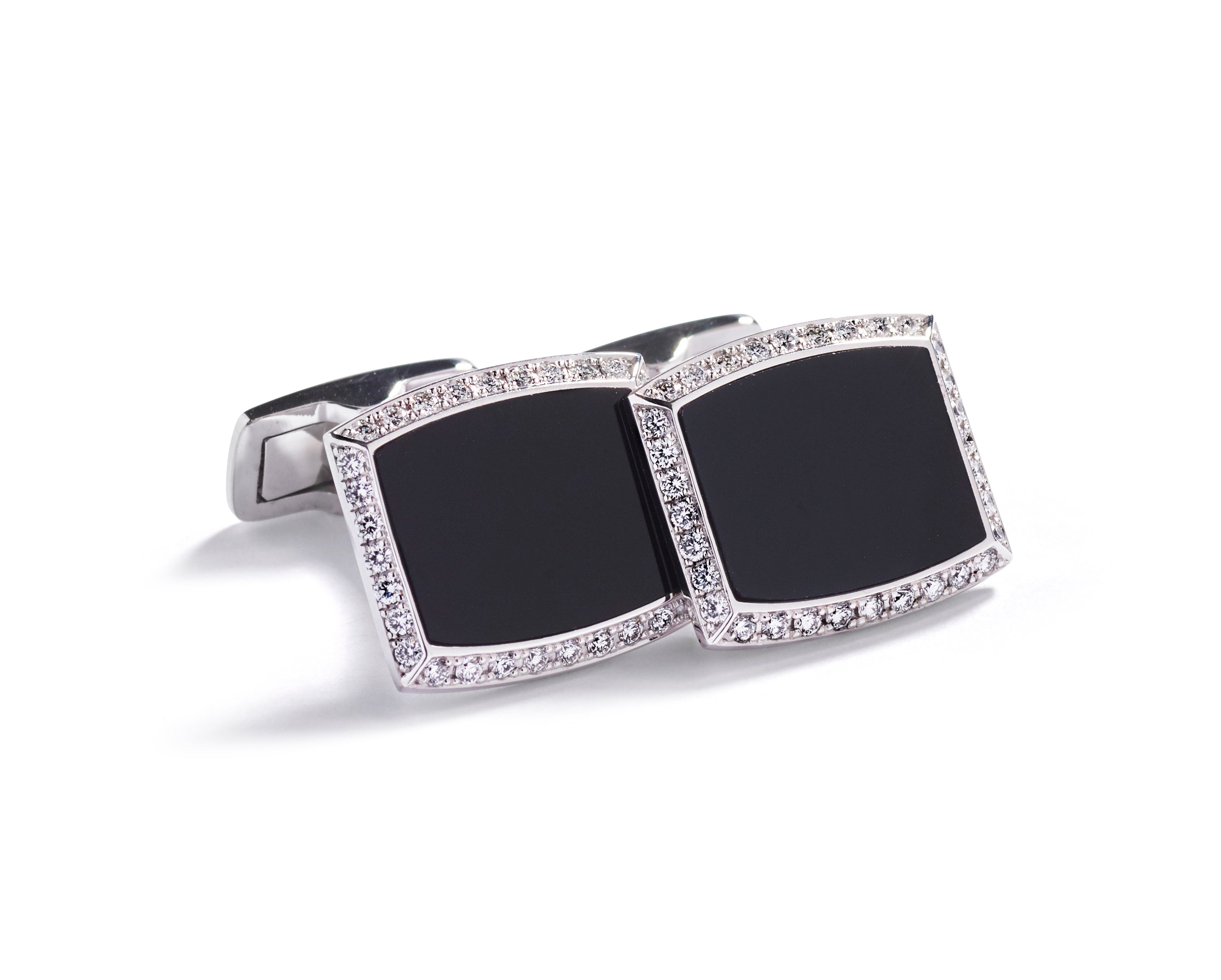 Manchetknapper i 18 kt. hvidguld og onyx med 64 brillanter