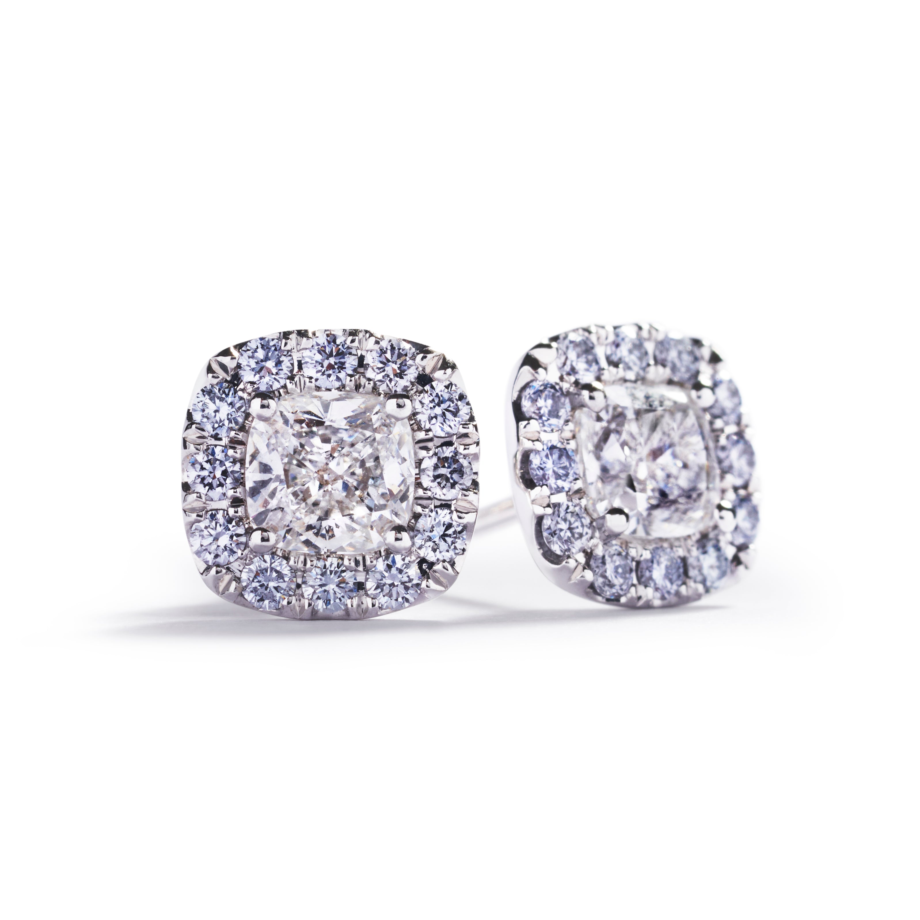 Rosetørestikker med 0,80 ct. cushion cut diamanter og 0,26 ct. Argyle Blue diamanter