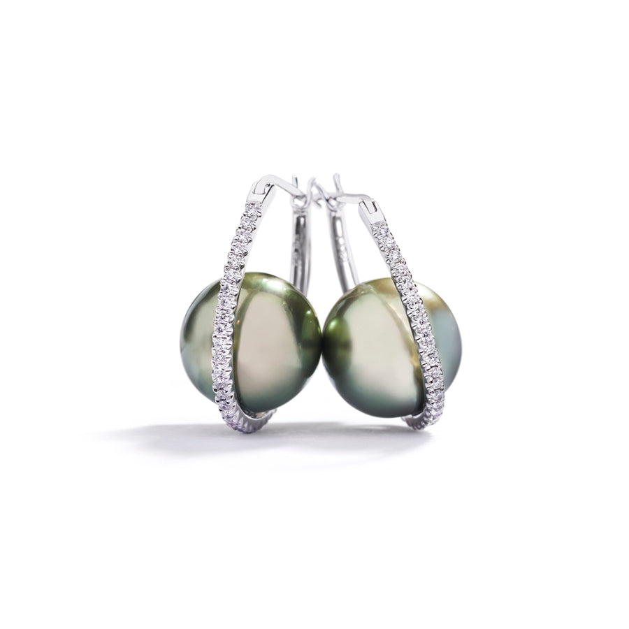 Creoler med Tahiti kulturperler og 0,29 ct. brillanter