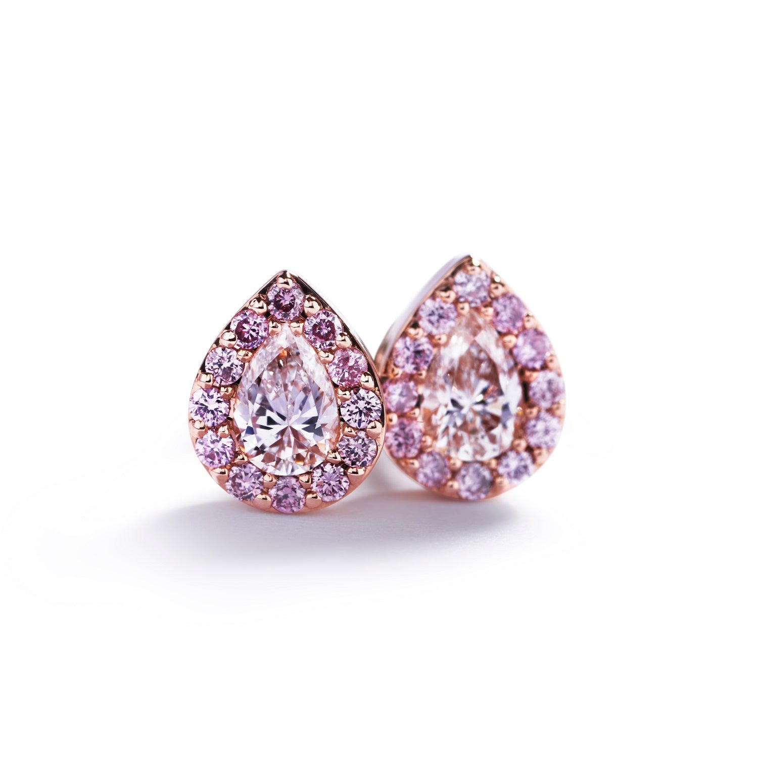 Rosetørestikker med dråbeformede diamanter og 0,09 ct. Argyle Pink brillanter