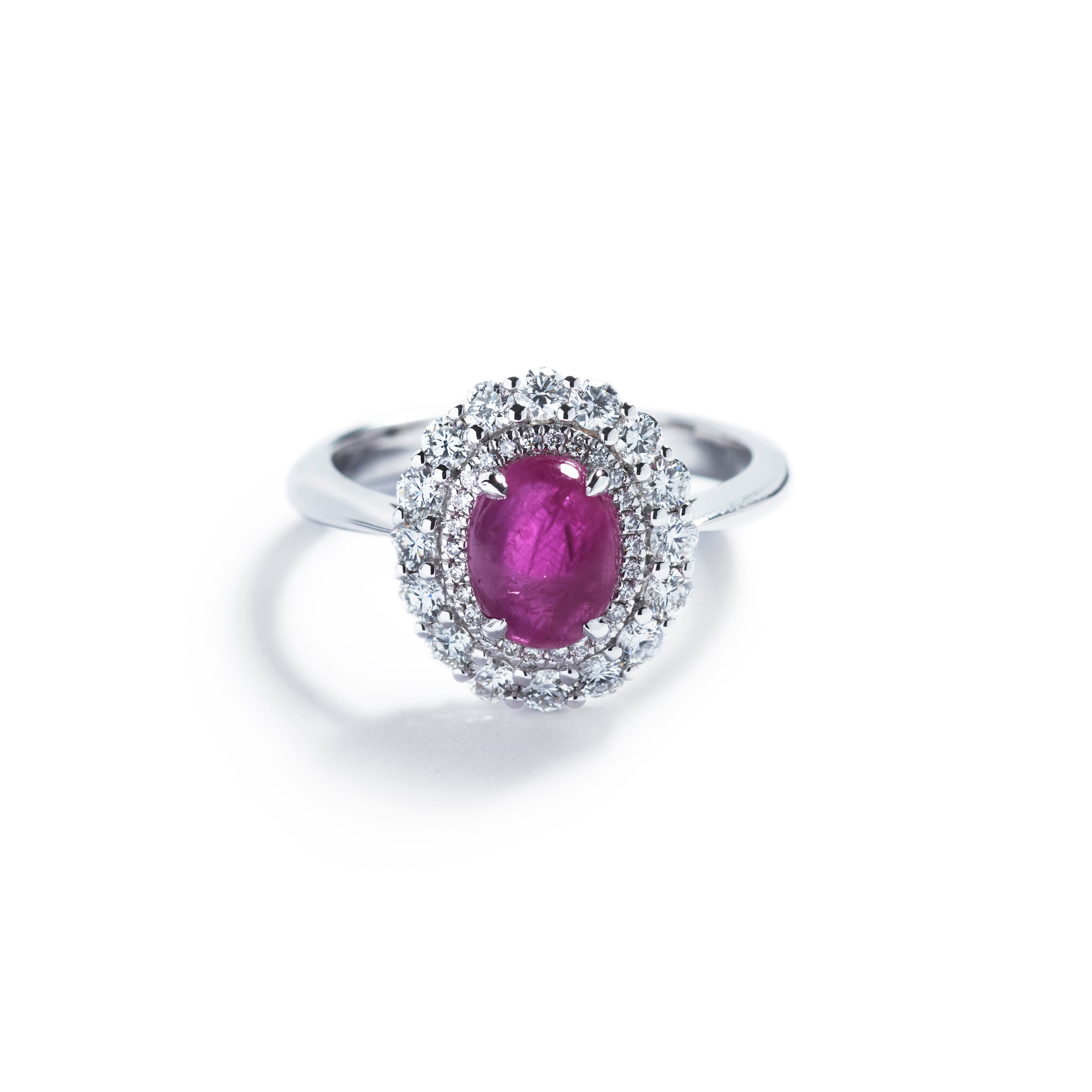 Rubin rosetring fra Hartmann's i 18 kt. hvidguld med 1,75 ct. Grønlandsk Rubin samt 0,67 ct. brillanter