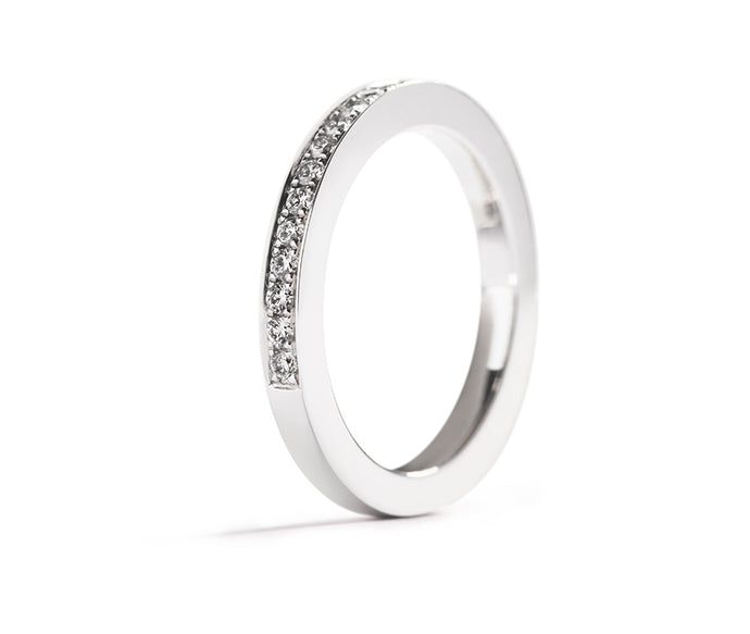 Alliancering i 18 kt. hvidguld med 0,36 ct. brillanter