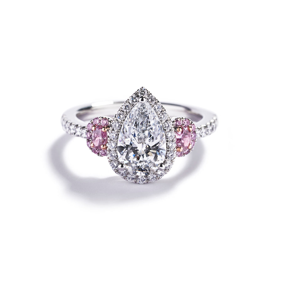 Rosetring med 1,54 ct. dråbesleben diamant samt 0,24 ct. Argyle Pink diamanter