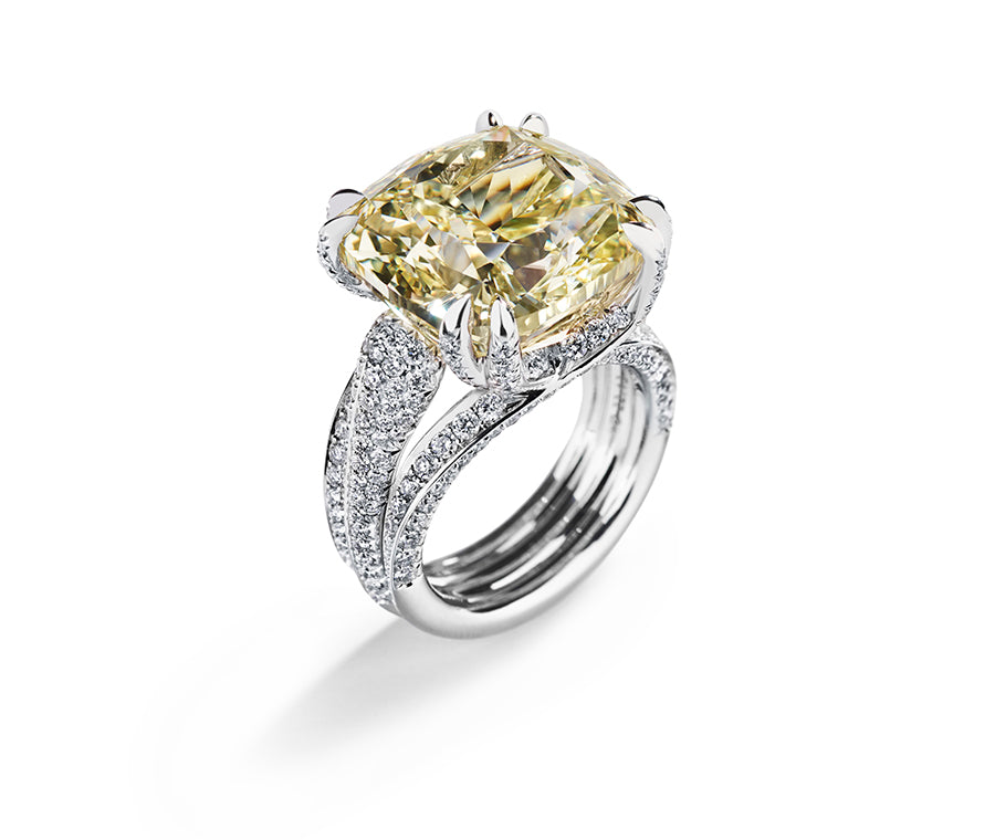 Copenhagen Sun diamantring fra Hartmann's med 22,13 carat gul diamant og 278 brillanter