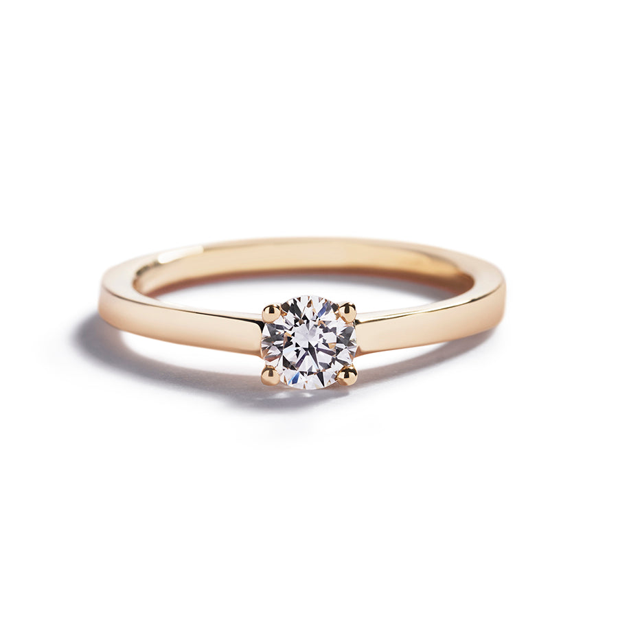 Solitairering i 18 kt. gulguld prydet med en 0,30 ct. brillant Top Wesselton/VS.                                                                                                                                                                                  GIA certifikat medfølger.