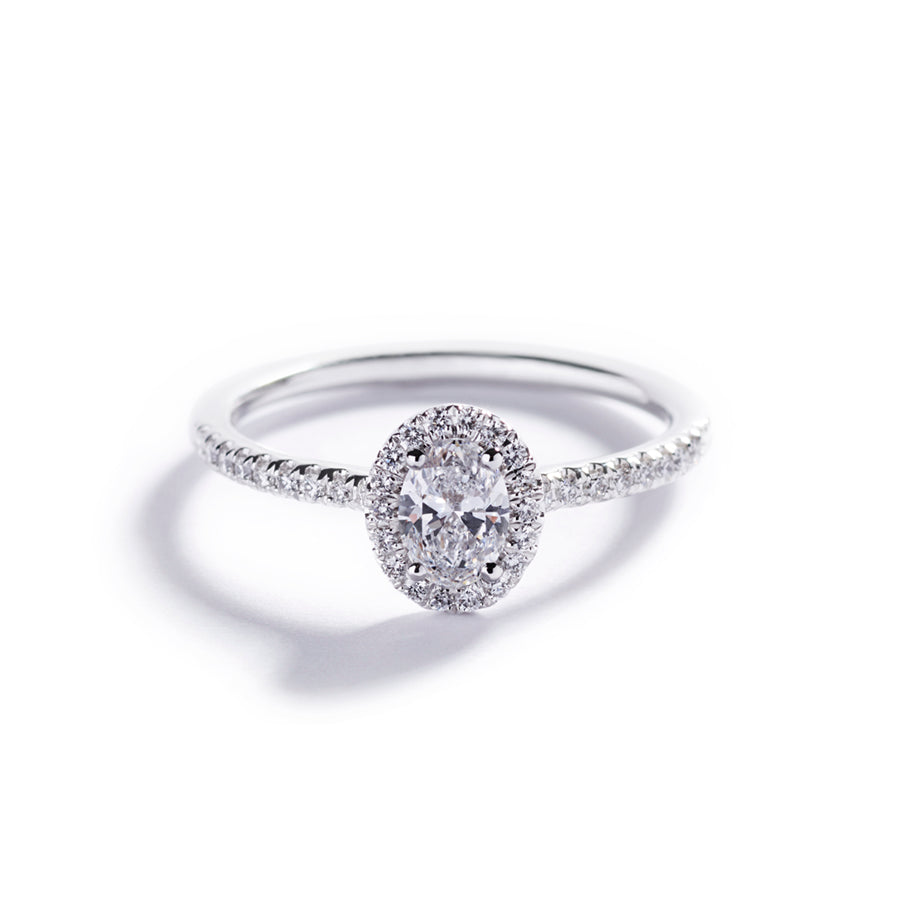 7x5mm Prong-set Oval Three Stone Ring | Bague fiancaille, Alliance diamant,  Bijoux de luxe