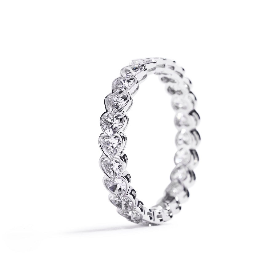 Alliancering med 2,17 ct. hjerteslebne diamanter