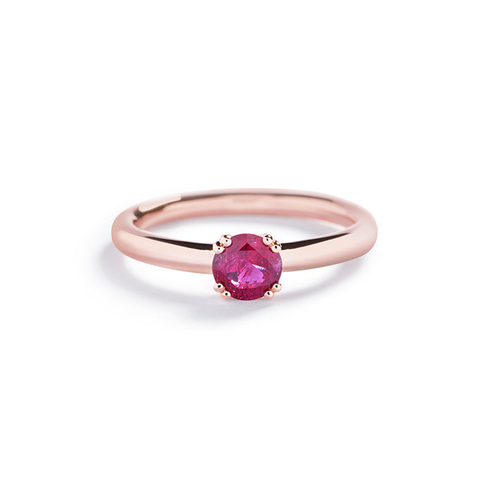 Copenhagen Solitaire ring fra Hartmann's  i 18 kt. rosaguld prydet med en 0,66 ct. Grønlandsk Rubin.