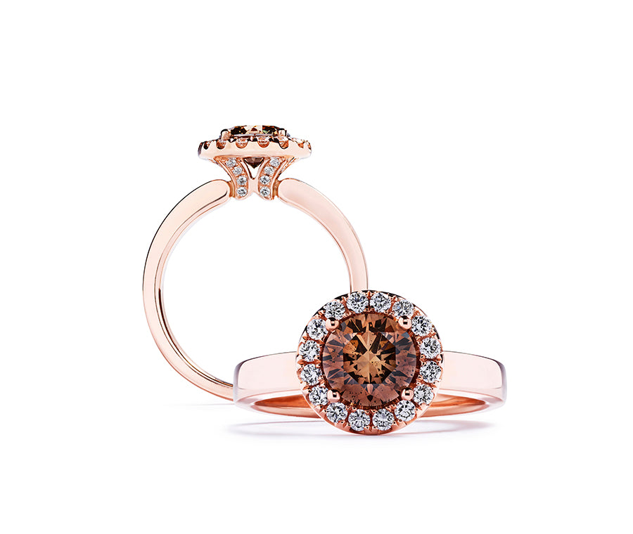 Rosétring i 18 karat rosaguld med rund champagnefarvet diamant og hvide brillanter
