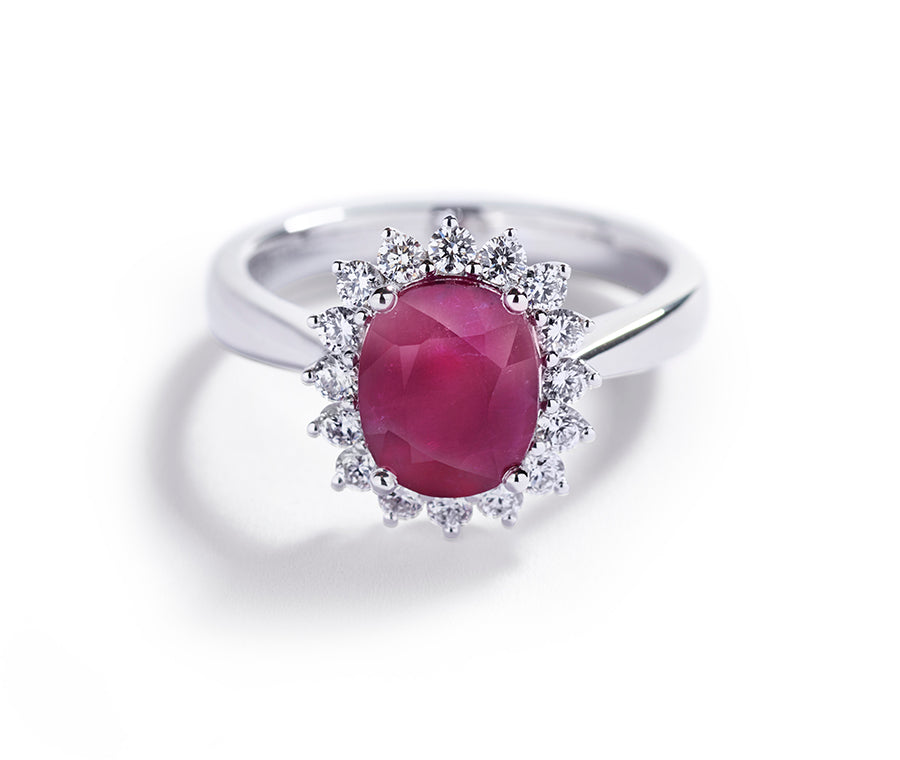 Rubin ring fra Hartmann's i 18 kt. hvidguld med 2,77 ct. Grønlandsk Rubin og brillanter