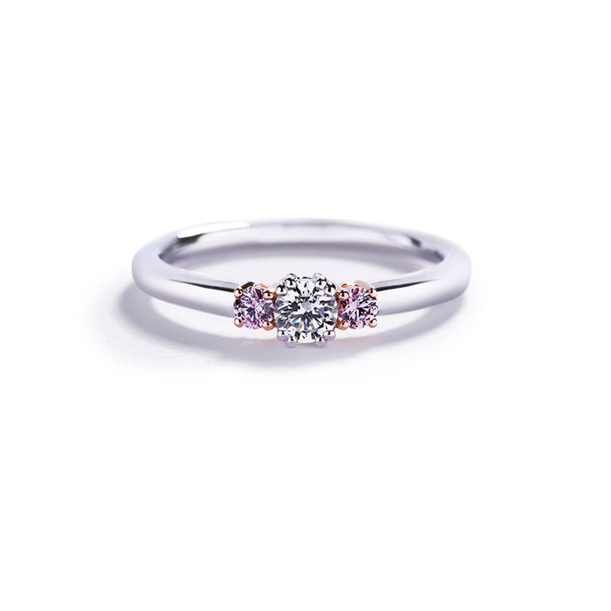 Copenhagen Love 3-stens ring fra Hartmann's med Argyle Pink diamanter
