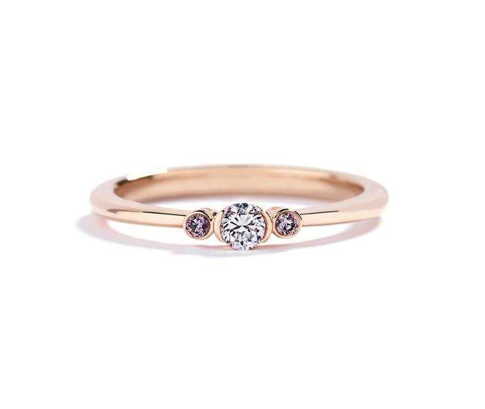 3-stens diamantring med Argyle Pink diamanter og 0,10 ct. brillant