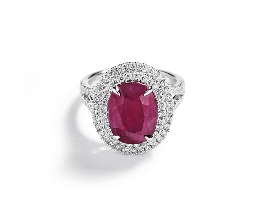 Rubin rosétring i 18 karat hvidguld med 7,12 ct. grønlandsk rubin og brillanter