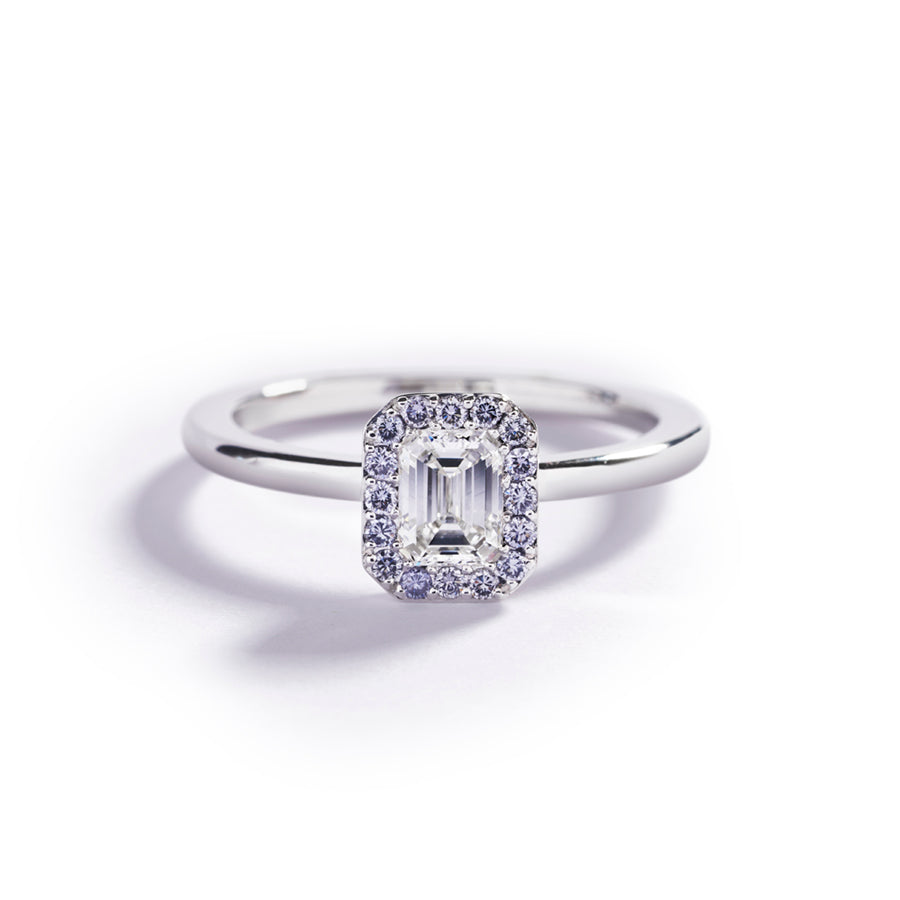 Rosetring med 0,50 ct. smaragdsleben diamant og 0,14 ct. Argyle Blue brillanter