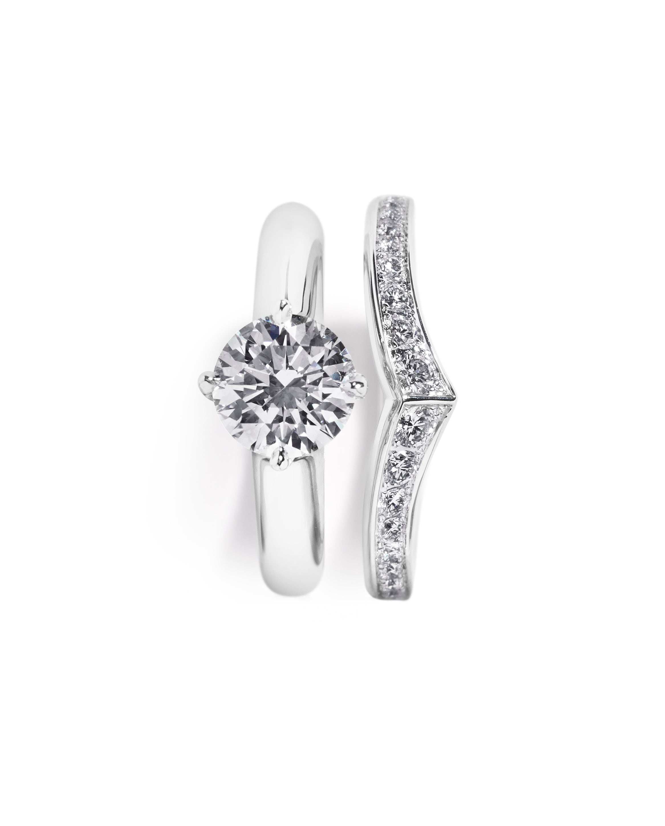 Signatur Wavering i 18 kt. hvidguld med 0,59 ct. brillanter