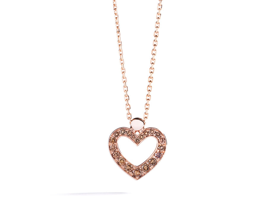 Hjerteformet diamant vedhæng i 18 kt. rosaguld prydet med 20 champagnefarvede C5/VS-SI brillanter, i alt 0,25 ct.