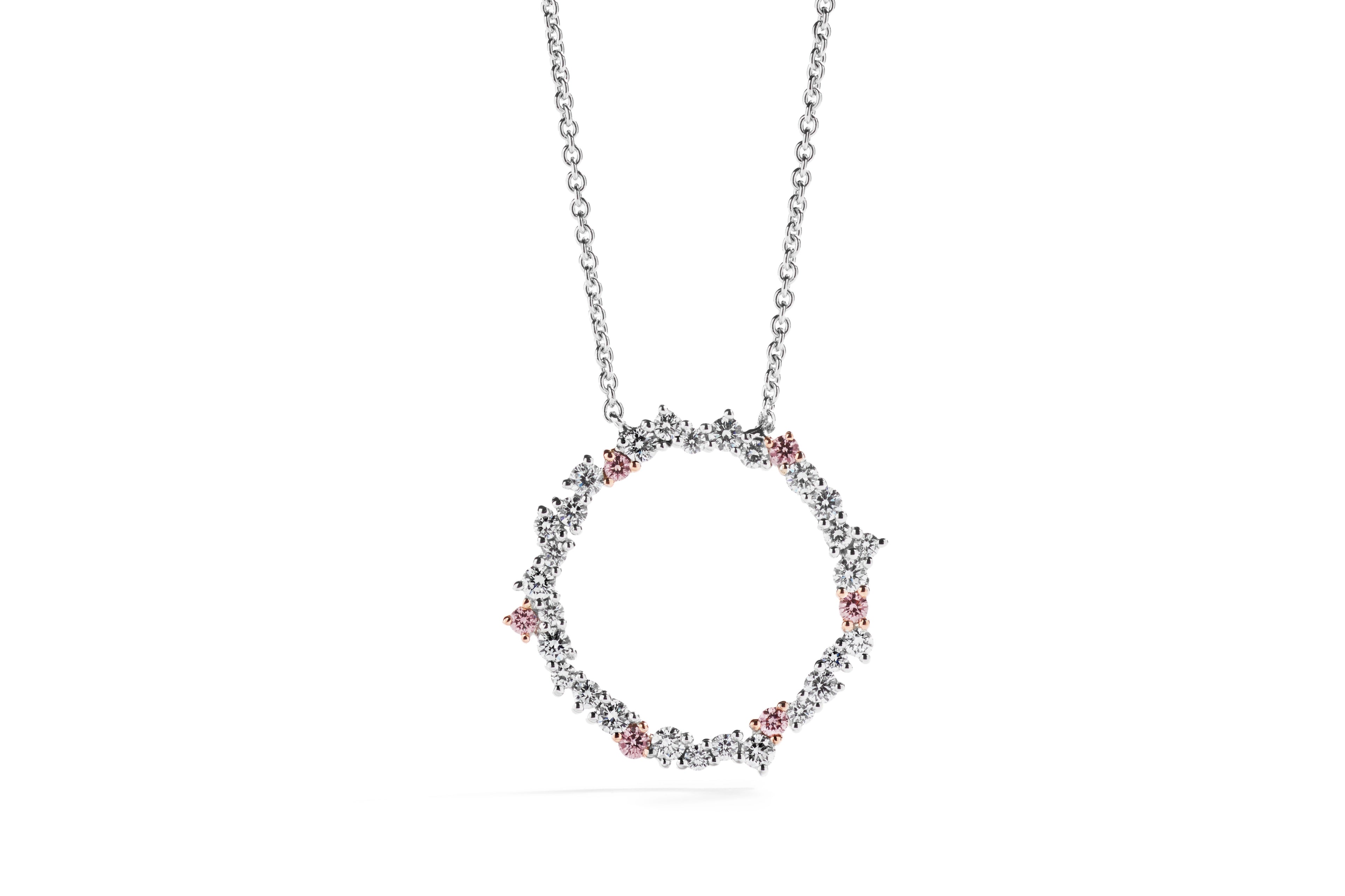 Diamant vedhæng med 28 brillanter og 6 Argyle Pink diamanter