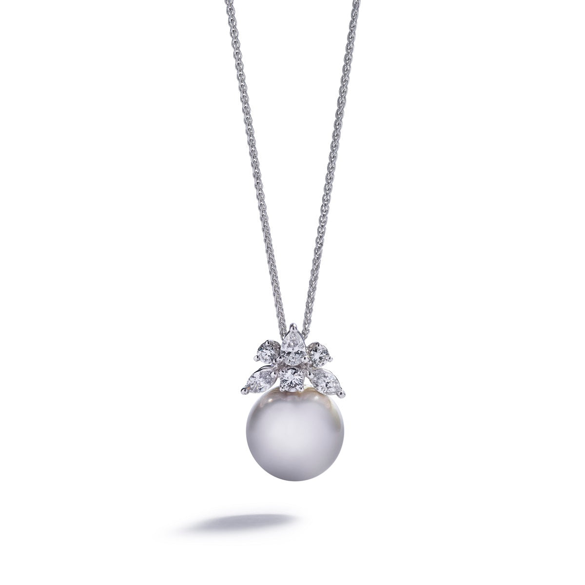Vedhæng med Tahiti perle og dråbeslebne diamanter fra Hartmann's