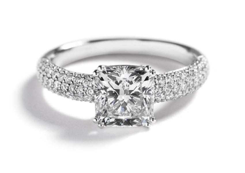 Solitairering i platin med brillanter